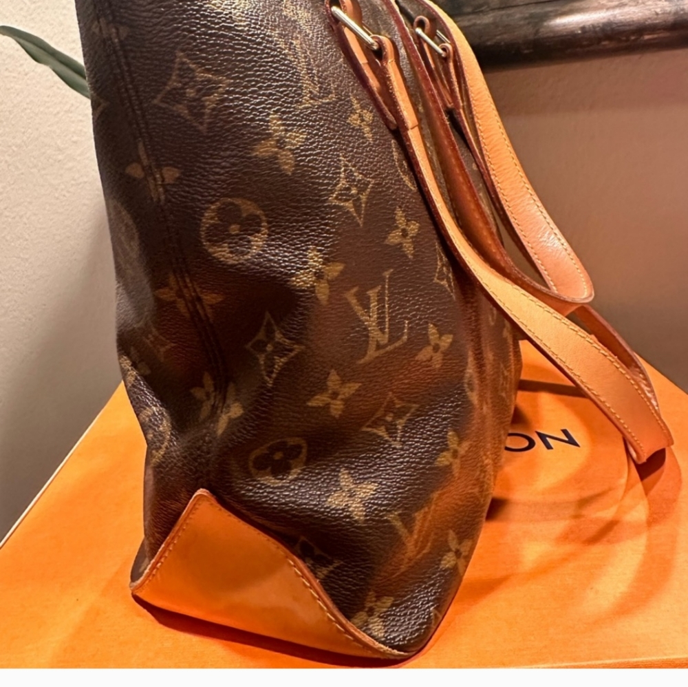 Louis Vuitton💯 - Picture 8 of 10
